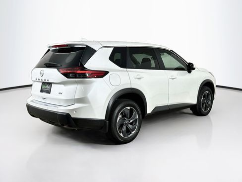 Used 2024 Nissan Rogue SV FWD image 9
