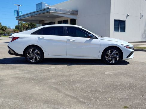 Used 2025 Hyundai Elantra Sport image 9