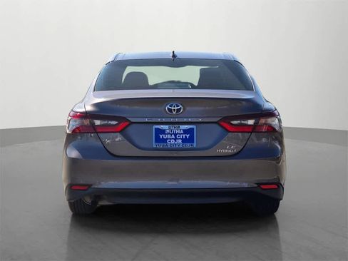 Used 2022 Toyota Camry LE image 5