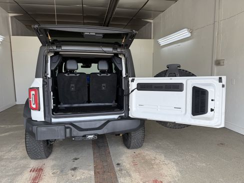 Used 2022 Ford Bronco Wildtrak image 39