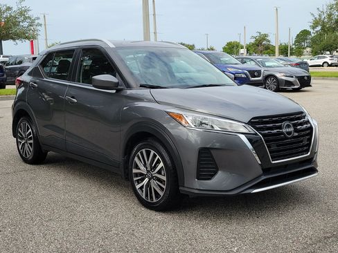 Certified 2022 Nissan Kicks SV FWD image 3