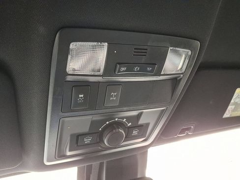 Used 2019 Toyota Tacoma TRD Off-Road image 31