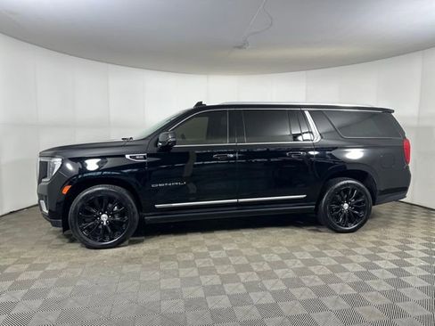 Used 2021 GMC Yukon XL Denali w/ Denali Premium Package image 6
