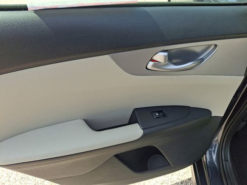 Used 2023 Kia Forte LXS w/ LXS Technology Package FWD image 20