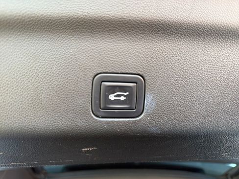 Used 2022 Chevrolet Tahoe Z71 w/ Z71 Off-Road Package image 44