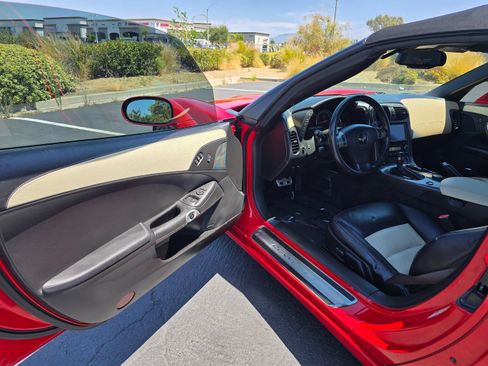 Used 2009 Chevrolet Corvette Convertible w/ Preferred Equipment Group RWD image 32