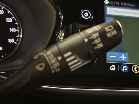 Certified 2022 Buick Envision Essence w/ Technology Package II AWD/4WD image 36