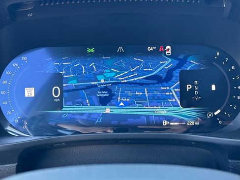 Certified 2025 Volvo XC40 B5 Plus image 28