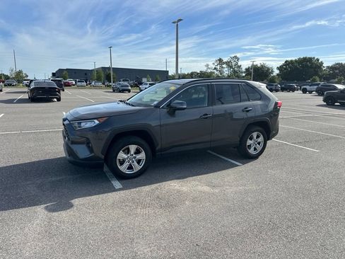 Used 2021 Toyota RAV4 XLE w/ Convenience Package FWD image 12