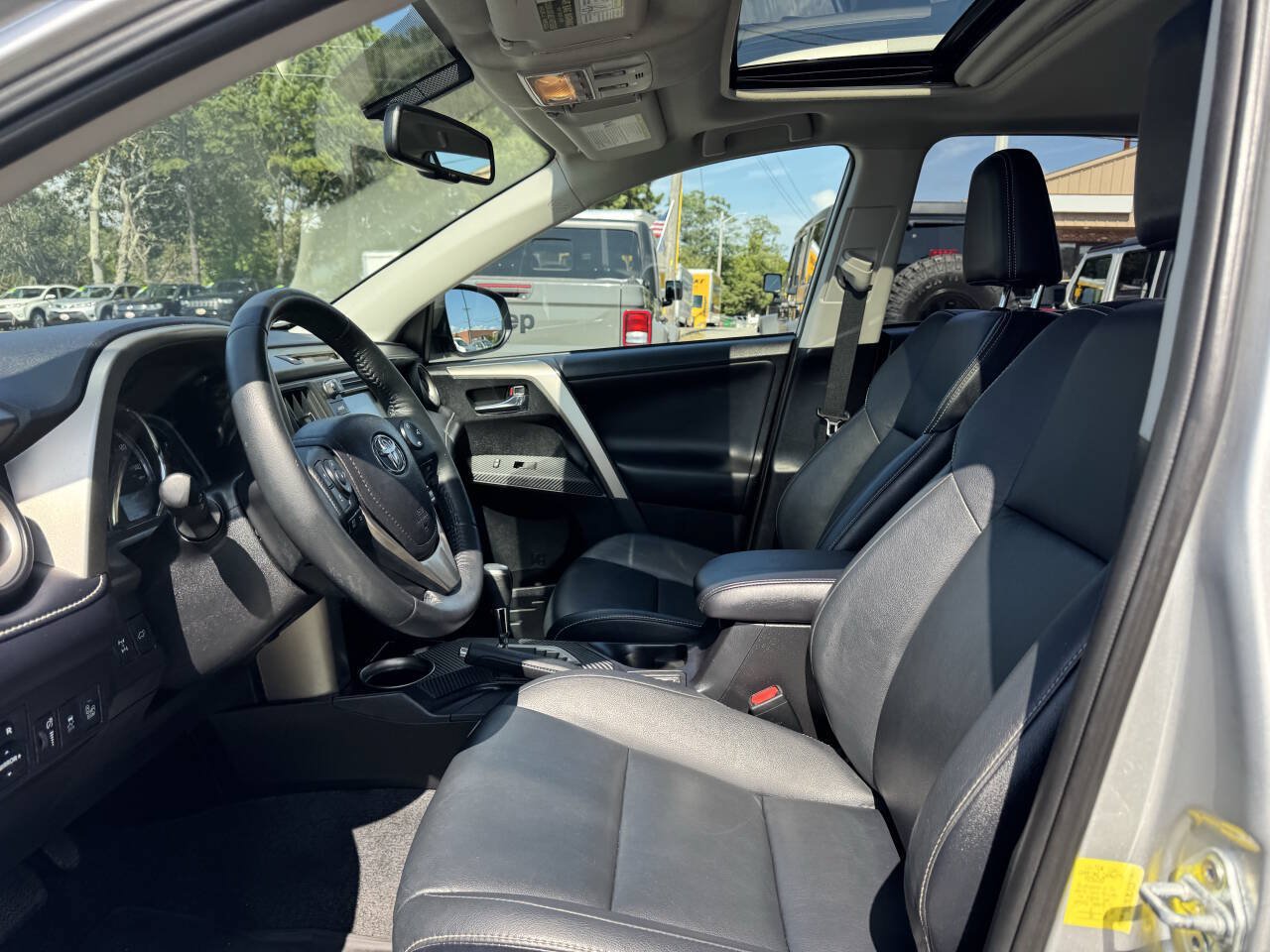 Used 2013 Toyota RAV4 Limited AWD/4WD image 15
