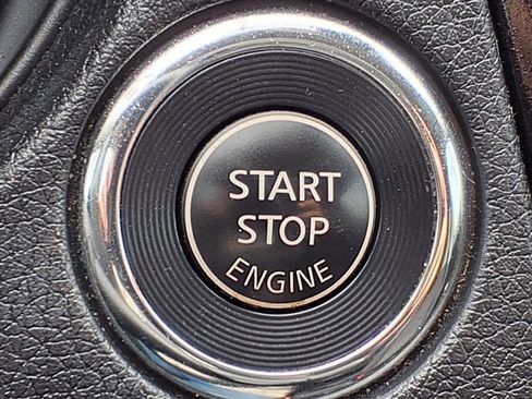 Used 2019 Nissan Rogue SV image 18