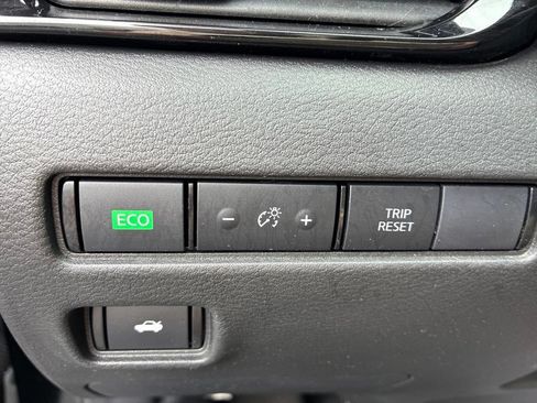 Certified 2025 Nissan Sentra SR FWD image 22