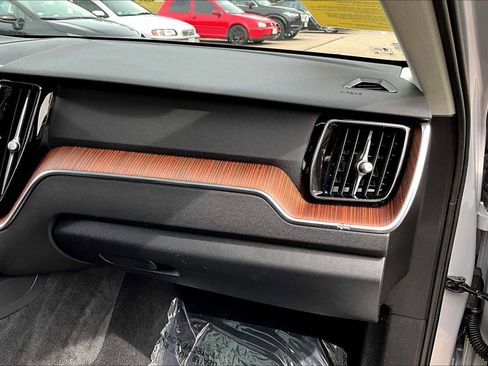 Certified 2023 Volvo XC60 B5 Plus image 17