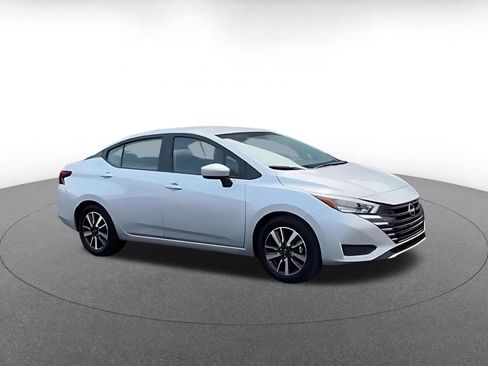 Used 2025 Nissan Versa SV FWD image 2