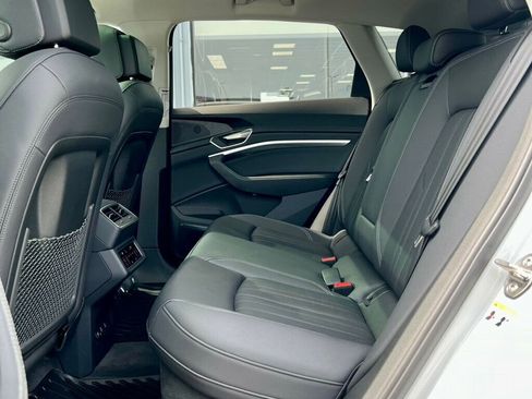 Used 2024 Audi Q8 e-tron Premium Plus w/ Premium Plus Package AWD/4WD image 17