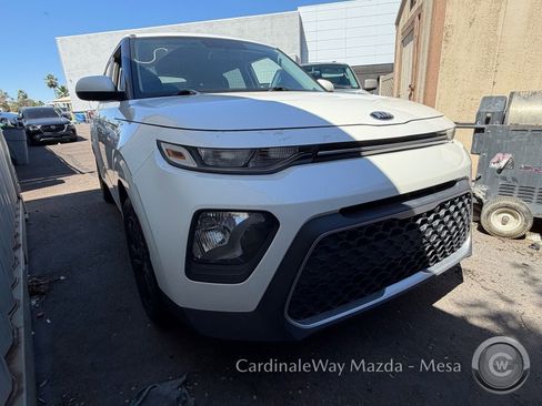 Used 2021 Kia Soul LX image 2