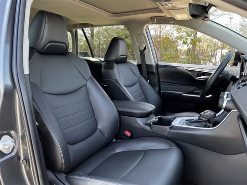 Used 2023 Toyota RAV4 XLE Premium image 26