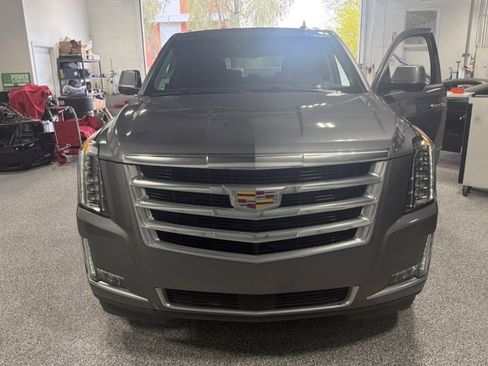 Used 2019 Cadillac Escalade ESV Premium Luxury AWD/4WD image 2