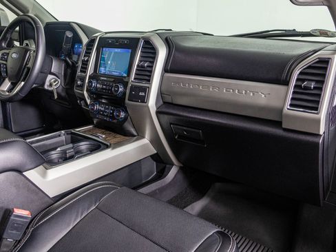 Used 2018 Ford F250 Lariat w/ Chrome Package image 46