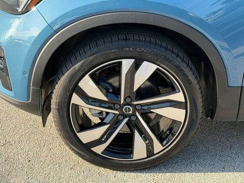 Certified 2025 Volvo XC40 B5 Ultra AWD/4WD image 11