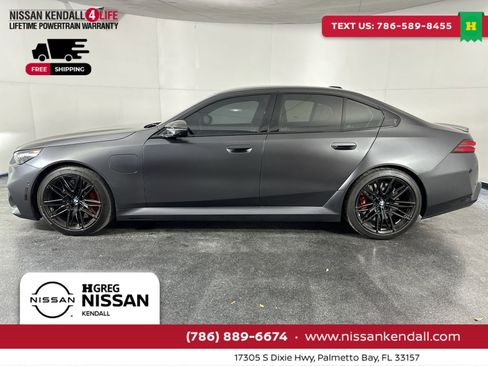 Used 2025 BMW M5 w/ Carbon Package image 7