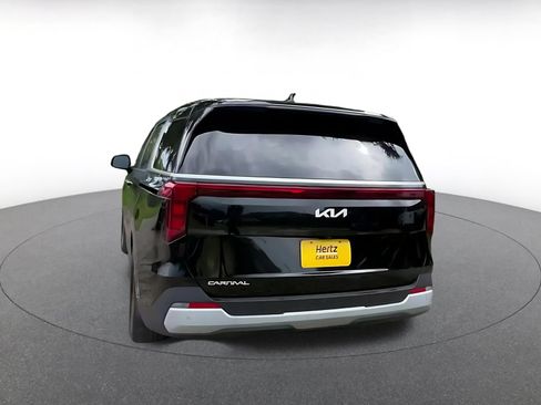 Used 2026 Kia Carnival FWD image 10