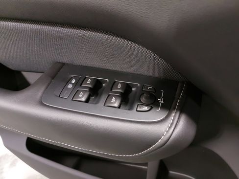 Used 2022 Volvo XC60 B6 R-Design w/ Advanced Package image 29