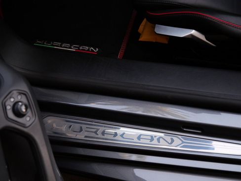 Used 2021 Lamborghini Huracan EVO RWD image 21