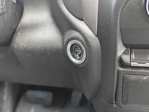 Used 2022 Chevrolet Silverado 1500 Custom image 36