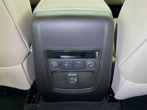 Used 2024 Buick Enclave Essence image 22