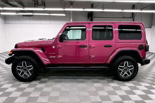Used 2024 Jeep Wrangler Unlimited Sahara w/ Technology Group AWD/4WD image 13