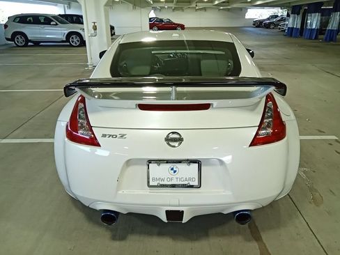 Used 2010 Nissan 370Z Touring RWD image 6