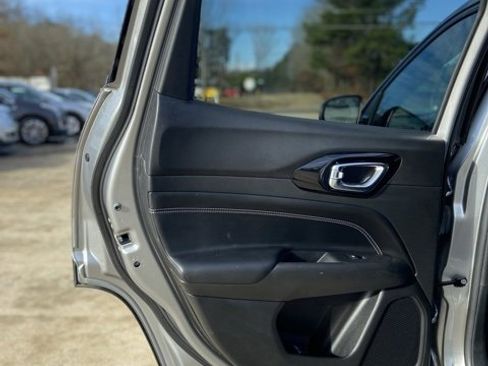 Used 2022 Jeep Compass Altitude image 11