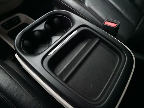 Used 2018 Chrysler Pacifica Touring-L image 18