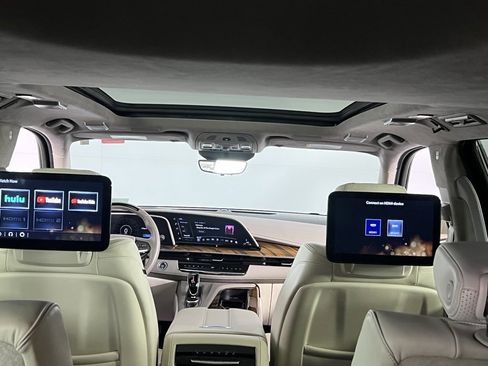 Used 2024 Cadillac Escalade Sport Platinum w/ LPO, ONYX Package image 28