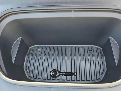 Used 2024 Tesla Model Y Performance image 13