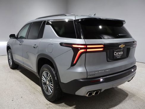 Used 2024 Chevrolet Traverse LT image 5