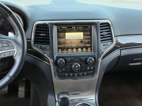 Used 2017 Jeep Grand Cherokee Overland RWD image 17