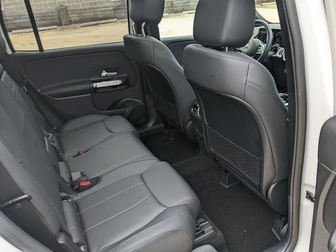 Used 2023 Mercedes-Benz GLB 250 4MATIC image 25