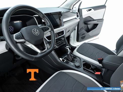 Used 2025 Volkswagen Taos SE w/ Panoramic Sunroof Package AWD/4WD image 57