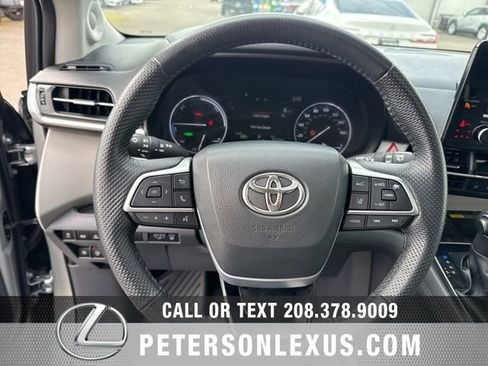 Used 2022 Toyota Sienna Limited AWD/4WD image 25