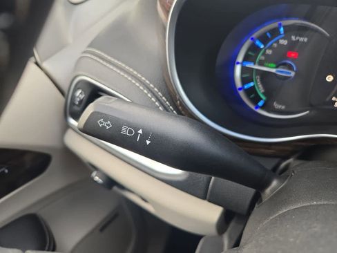 Used 2022 Chrysler Pacifica Limited image 27