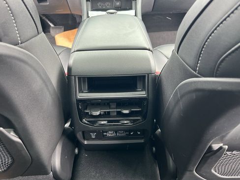 Used 2024 Jeep Grand Cherokee Limited w/ Black Appearance Package image 38