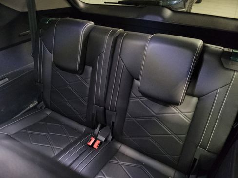 Used 2024 Volkswagen Atlas SE w/ Panoramic Sunroof Package image 13