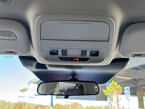 Used 2025 Ford Explorer Active w/ Active Comfort Package image 25