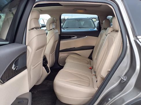 Used 2017 Lincoln MKX Reserve w/ Driver Assistance Package image 10