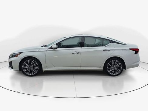 Used 2025 Nissan Altima 2.5 SL FWD image 9