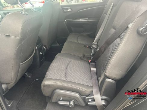 Used 2019 Dodge Journey SE FWD image 10
