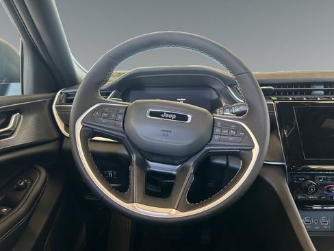 New 2026 Jeep Grand Cherokee Laredo AWD/4WD image 12