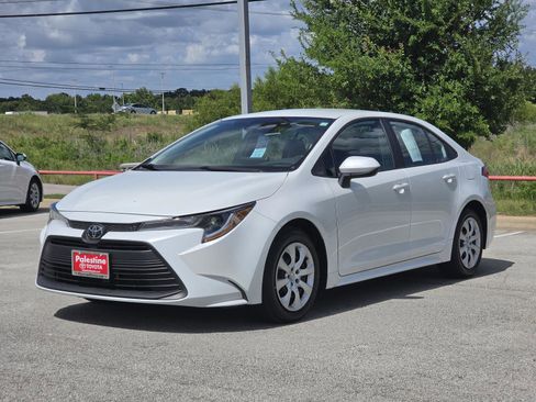 Used 2026 Toyota Corolla LE FWD image 3